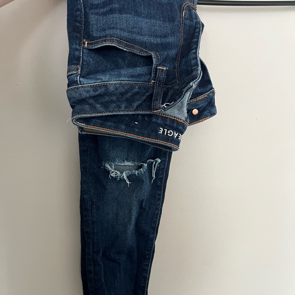 American eagle blue jeans, ripped, great condition, size 6.